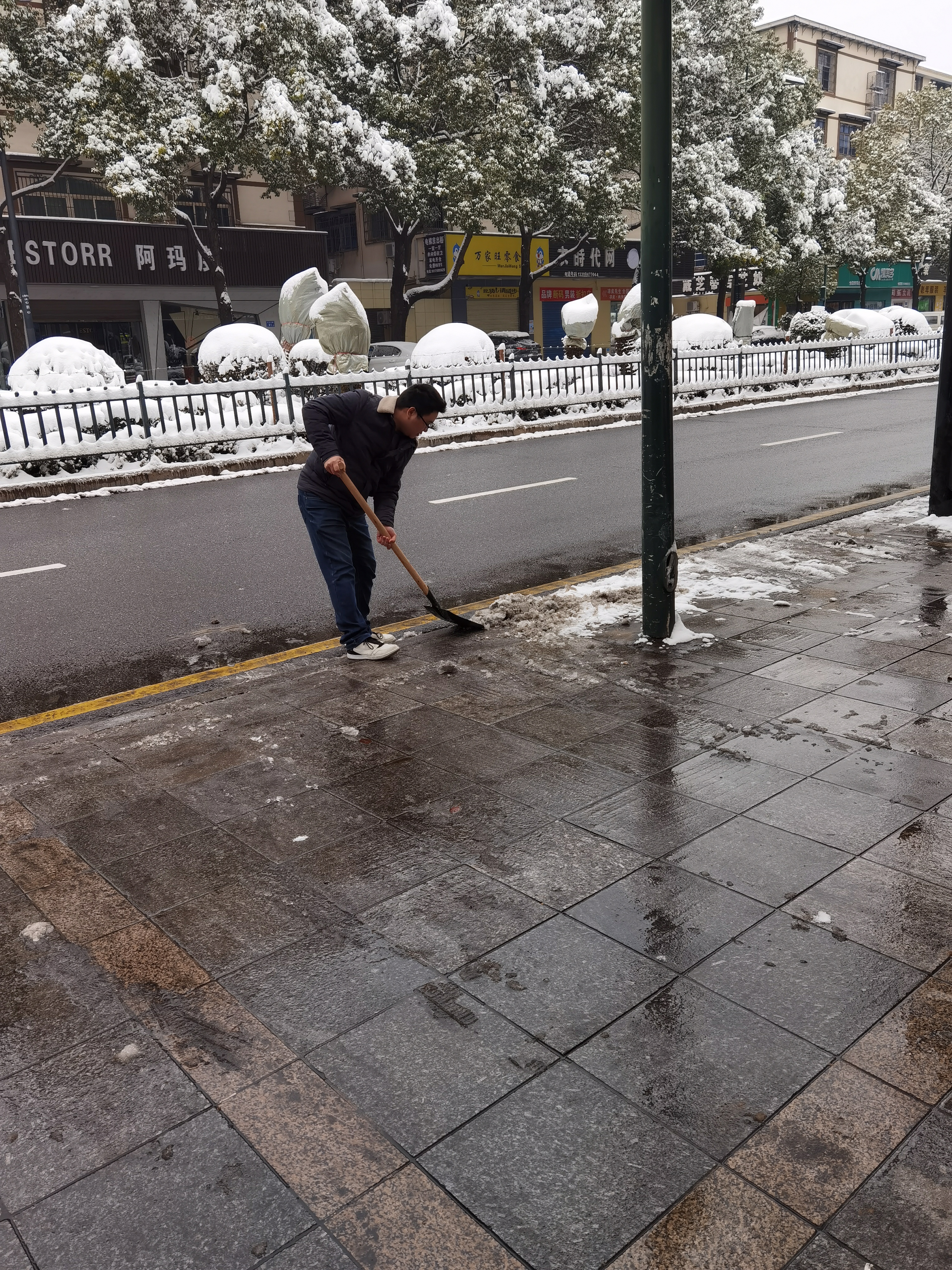 2021扫雪1.jpg